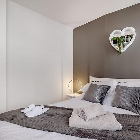 Modern Apartment In Central Lincoln Buitenkant foto