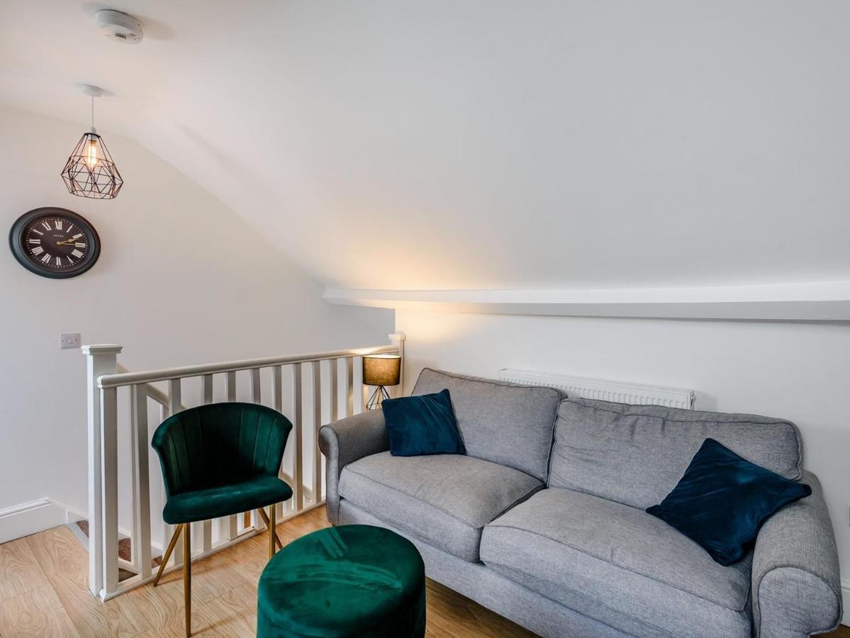 Modern Apartment In Central Lincoln Buitenkant foto