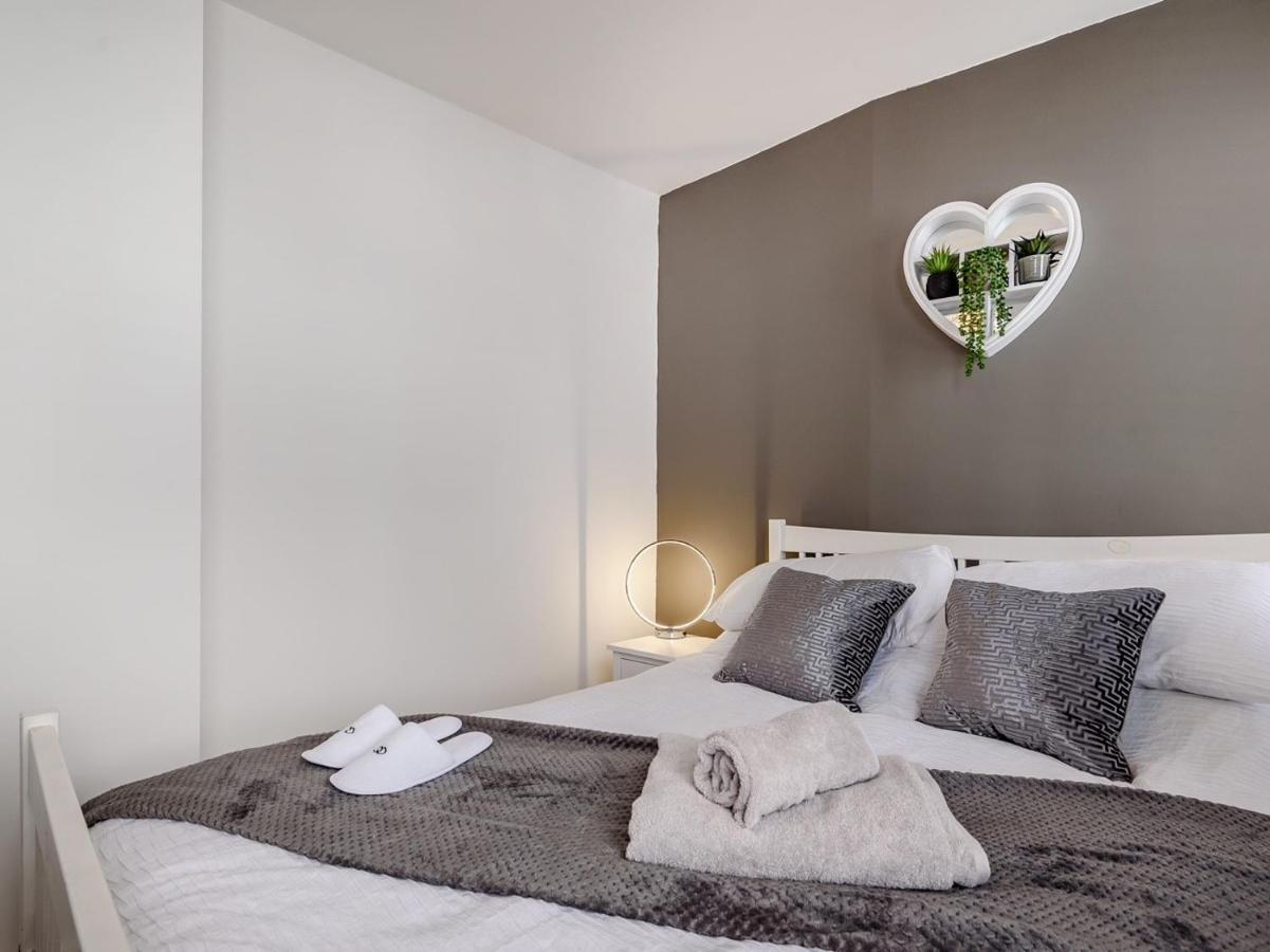 Modern Apartment In Central Lincoln Buitenkant foto