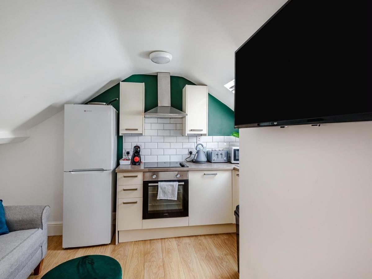 Modern Apartment In Central Lincoln Buitenkant foto
