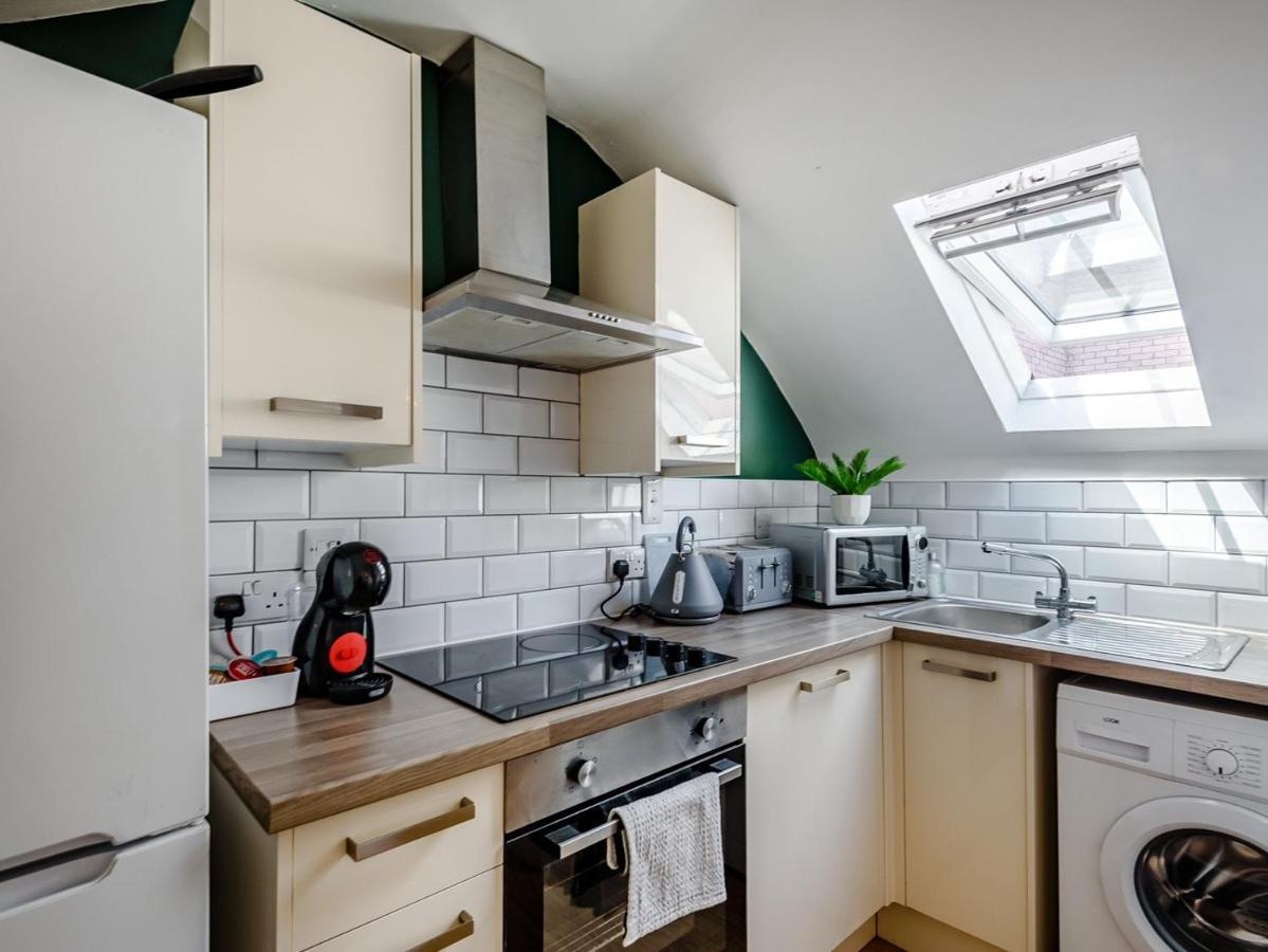 Modern Apartment In Central Lincoln Buitenkant foto