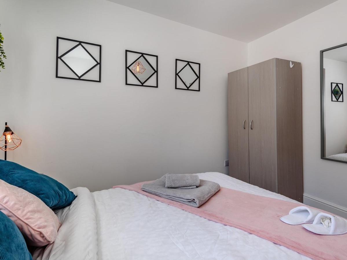 Modern Apartment In Central Lincoln Buitenkant foto