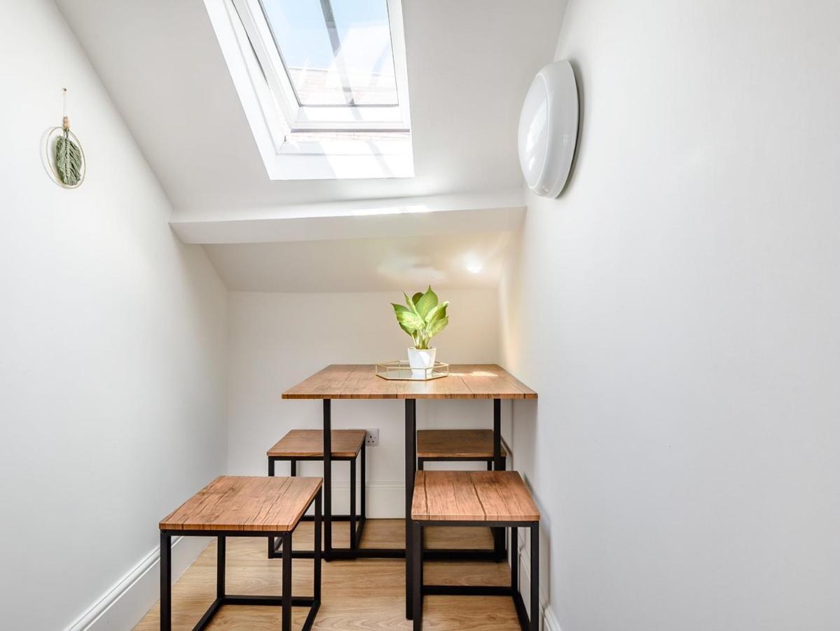 Modern Apartment In Central Lincoln Buitenkant foto